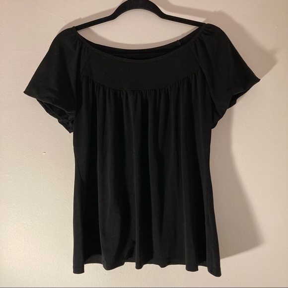 FREE IF BUNDLED Black Top Short Sleeve Scoopneck Pleated Blouse Medium EUC - Picture 1 of 9